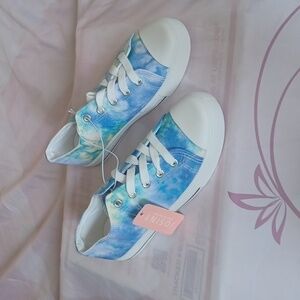 Josiny Canvas Sneakers